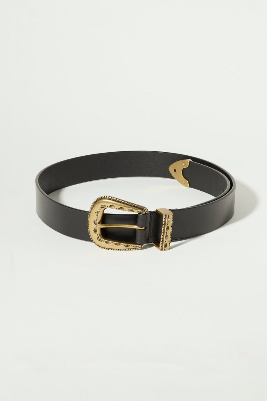 detailed buckle belt